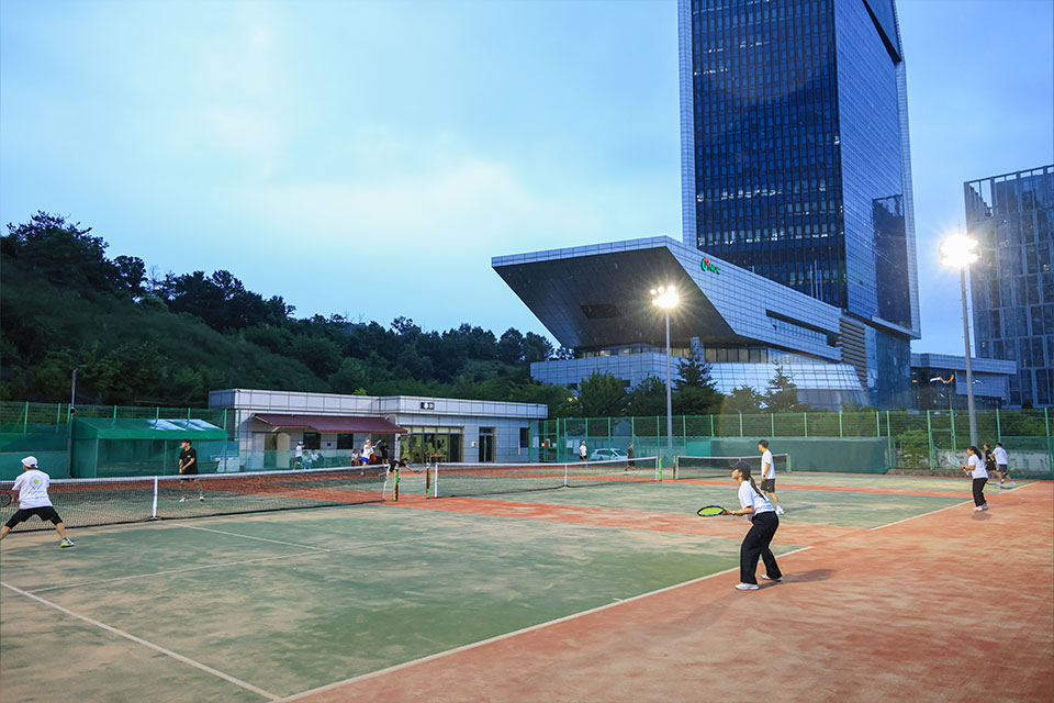 KNOC TENNIS
              CLUB